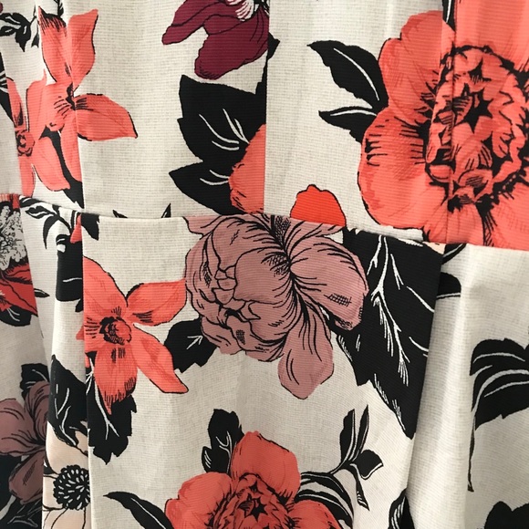 🎉HP Ann Taylor Floral Pleated Dress Size 10 - Picture 4 of 5